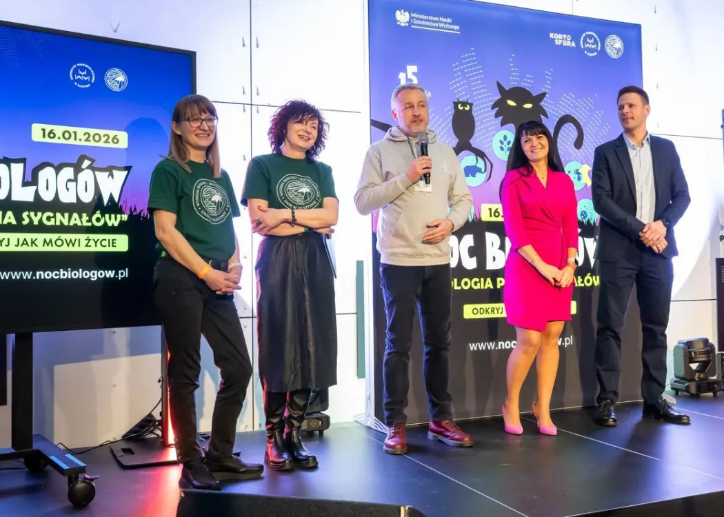 Noc Biologów 2026: organizatorzy stoją, przemawia prorektor