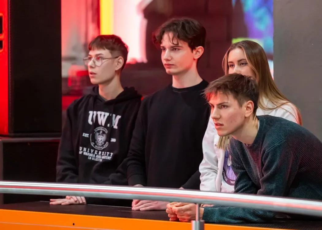 Noc Biologów 2026: uczestnicy obserwują