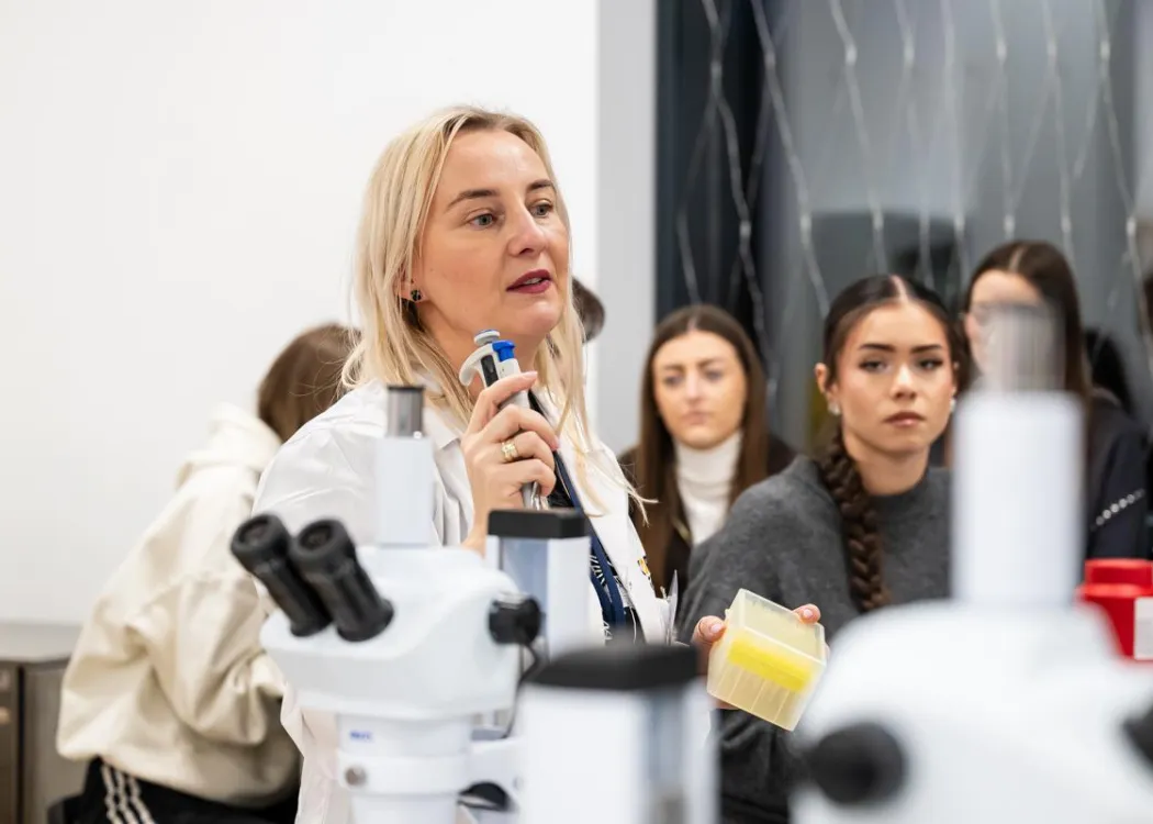 Noc Biologów 2026: prowadząca zajęcia 