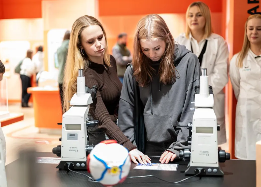 Noc Biologów 2026: uczestniczki zajęć 