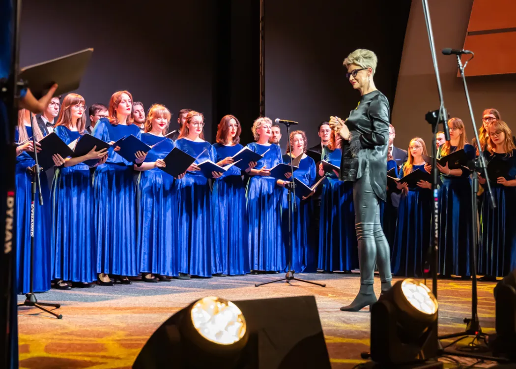 Chór im. Wiktora Wawrzyczka  na scenie