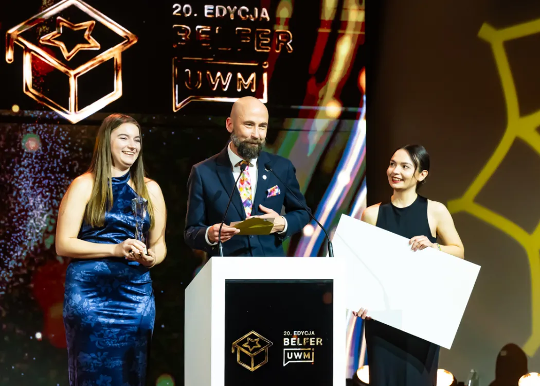 Prorektor Sławomir Przybyliński ogłasza wyniki