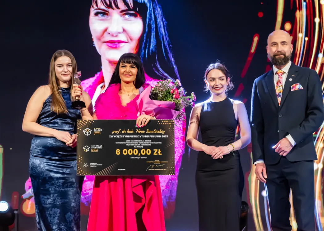 Prof. Nina Smolińska z czekiem dla Belfra UWM 2025
