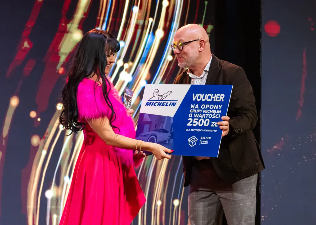 Prof. Nina Smolińska odbiera voucher