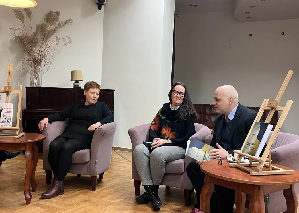 Prof. Melnyk i autorki 