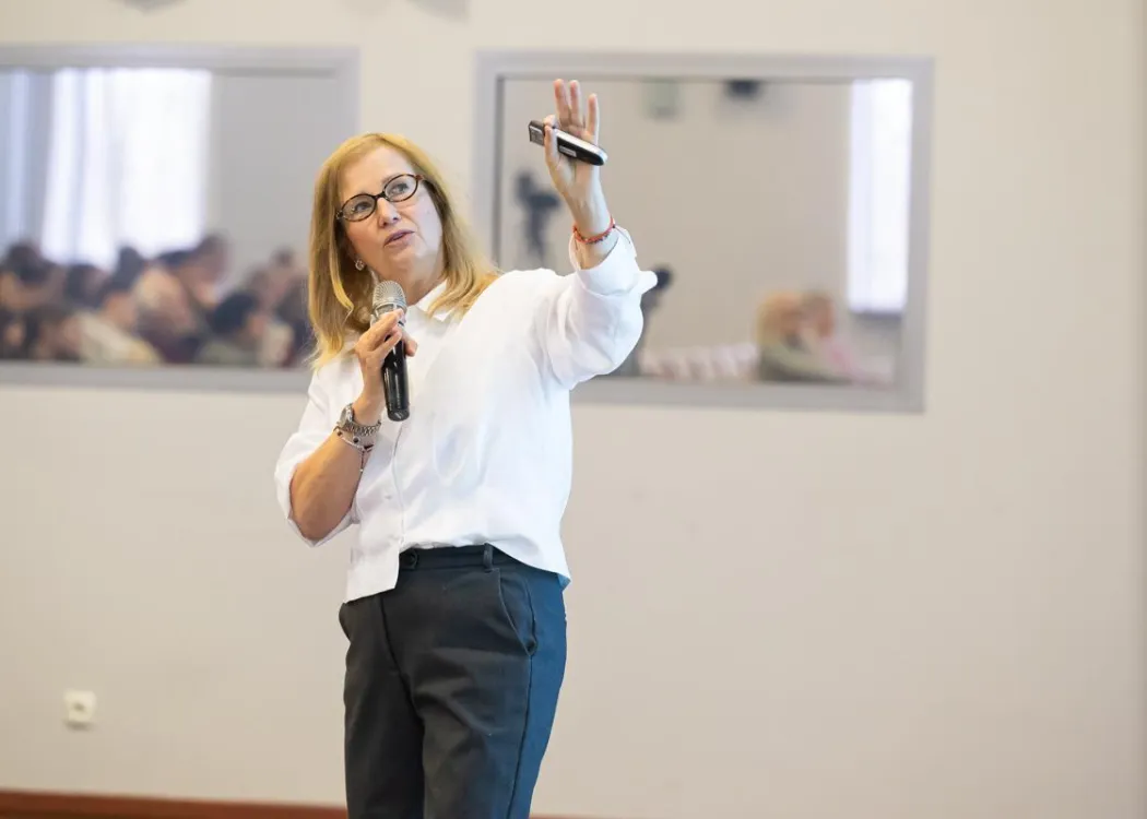 Prof. Katarzyna Przybyłowicz w czasie wykładu