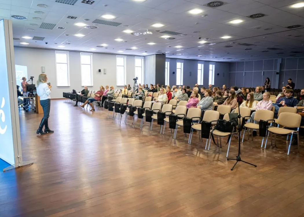 Widok na salę i uczestników wykładu