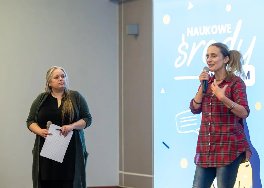 Daria Bruszewska-Przytuła i Małgorzata Obara-Gołębiowska podczas Naukowych śród na UWM