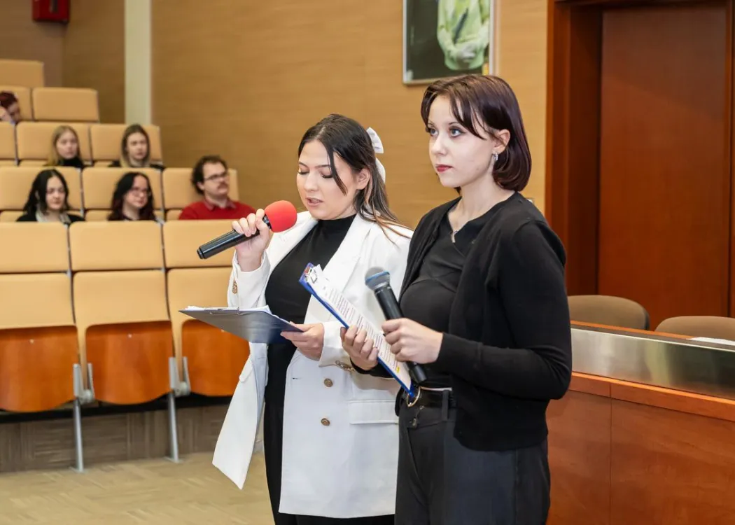 Dzień Języka Ojczystego 2026: studentki prowadzą Dzień Języka Ojczystego 