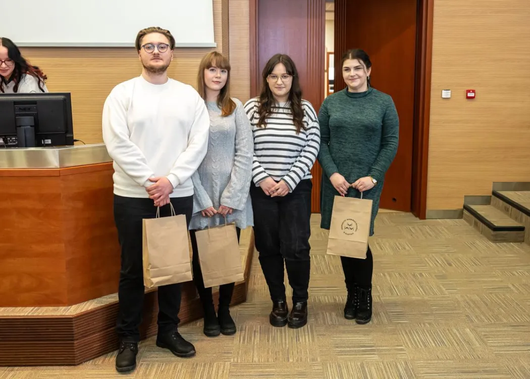 Dzień Języka Ojczystego 2026: studenci nagrodzeni w quizie popkulturowym