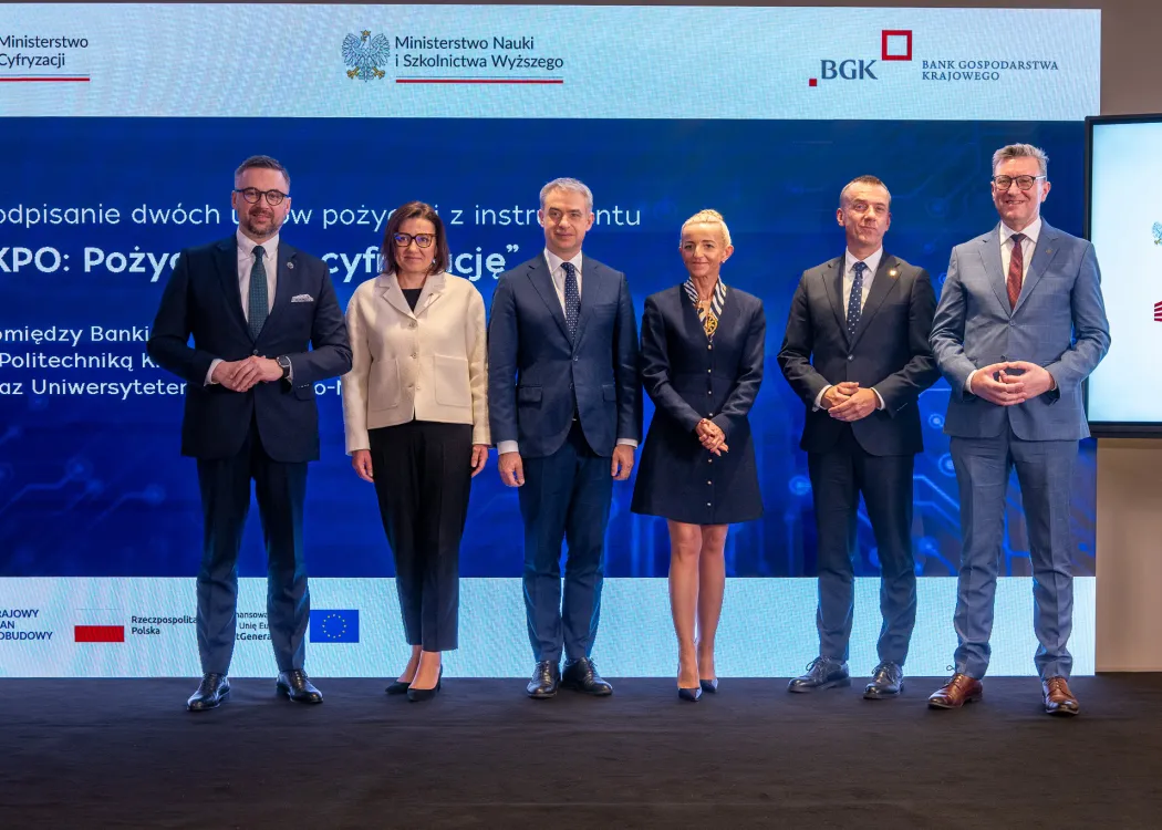 Rektor UWM (pierwszy z prawej) w towarzystwie przedstawicieli Politechniki Krakowskiej, BGK oraz ministrów 