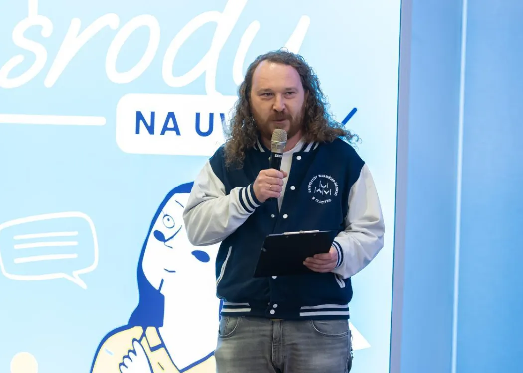 Piotr Szauer, który prowadził spotkanie "Naukowe środy na UWM"