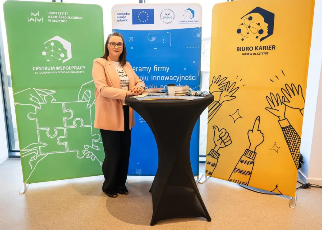 Warmia Inspiration 2026: przedstawicielka UWM na jednym ze stoisk 