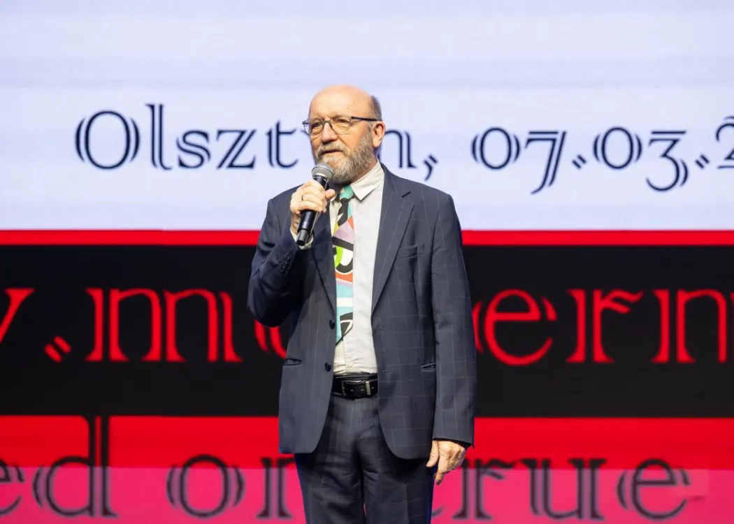 Warmia Inspiration 2026: Artur Barciś podczas wystąpienia