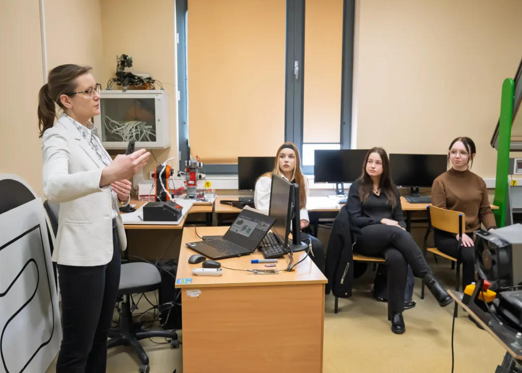 Prodziekan ds. studenckich WNT dr inż. Magdalena Lemecha opowiada o wydziale