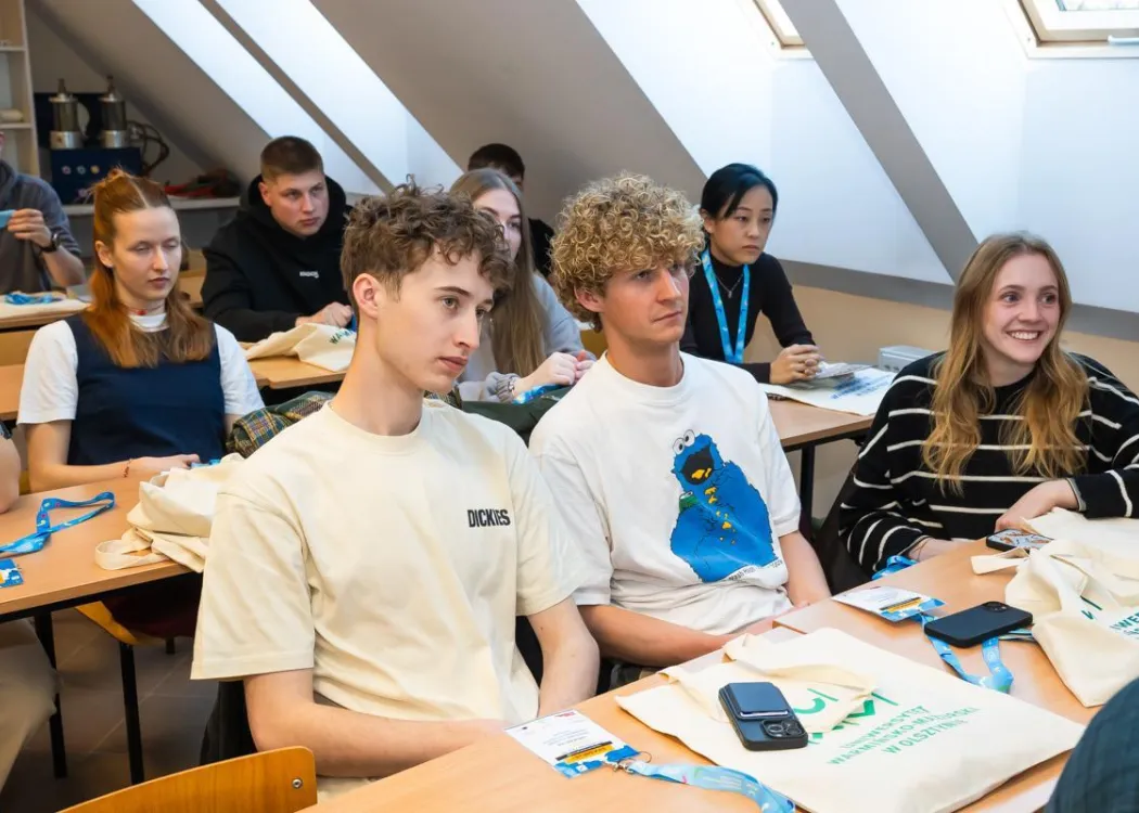 BIP na Wydziale Geoinżynierii UWM: uczestnicy podczas zajęć w ramach kursu