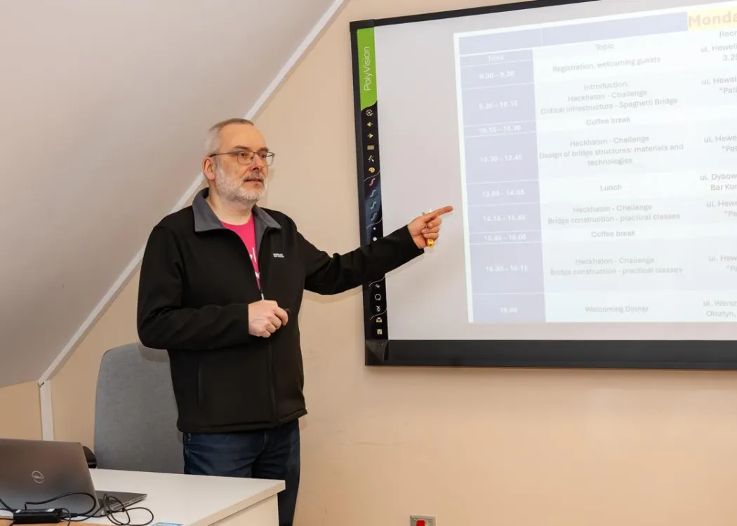 BIP na Wydziale Geoinżynierii UWM: prof. Jacek Katzer prowadzi zajęcia dla uczestników kursu