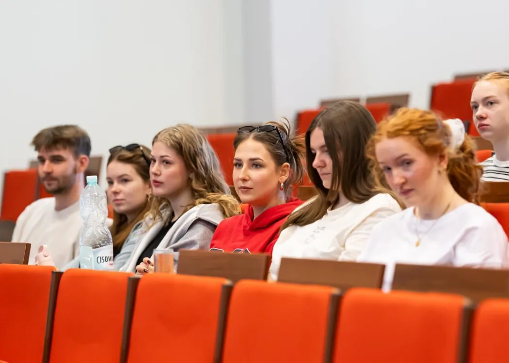 Forum Zdrowia Psychicznego - uczestnicy siedzą