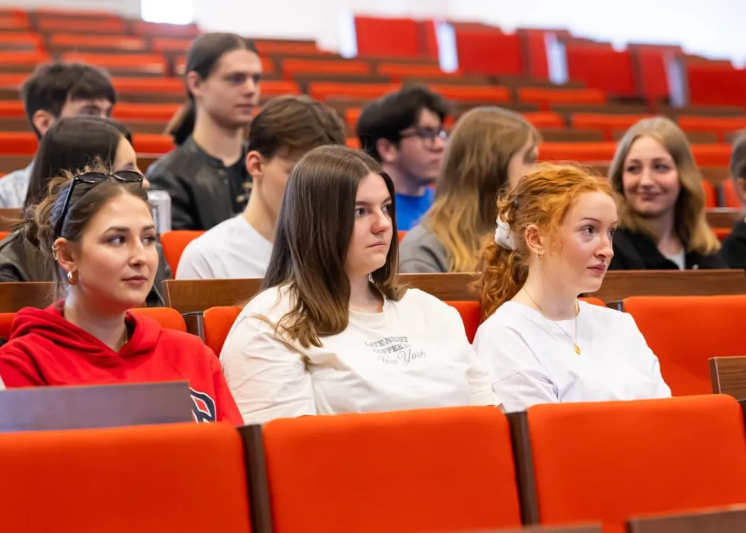 Forum Zdrowia Psychicznego - uczestnicy siedzą