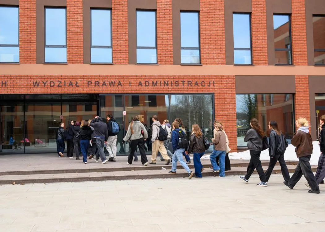 Dzień Otwarty UWM 2026: uczniowie idą na Wydział Prawa i Administracji 