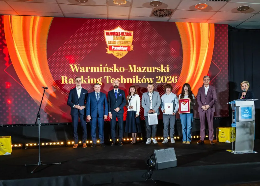 Wojewódzka Gala Warmińsko-Mazurskiego Rankingu Liceów i Techników Perspektywy 2026: zdjęcie grupowe