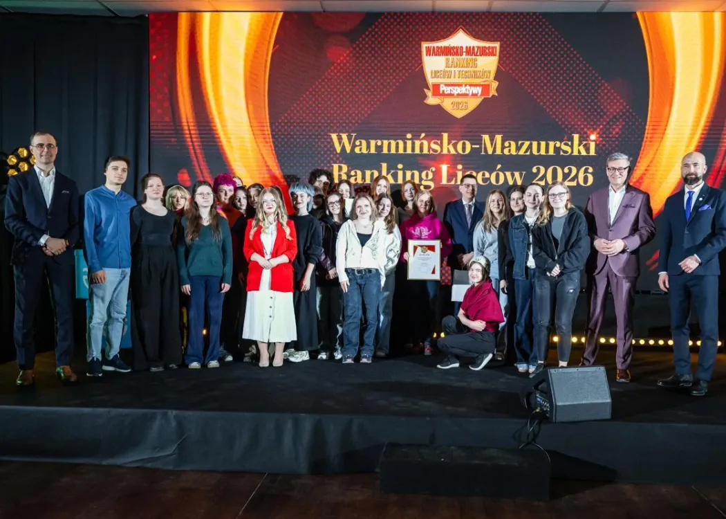 Wojewódzka Gala Warmińsko-Mazurskiego Rankingu Liceów i Techników Perspektywy 2026: zdjęcie grupowe