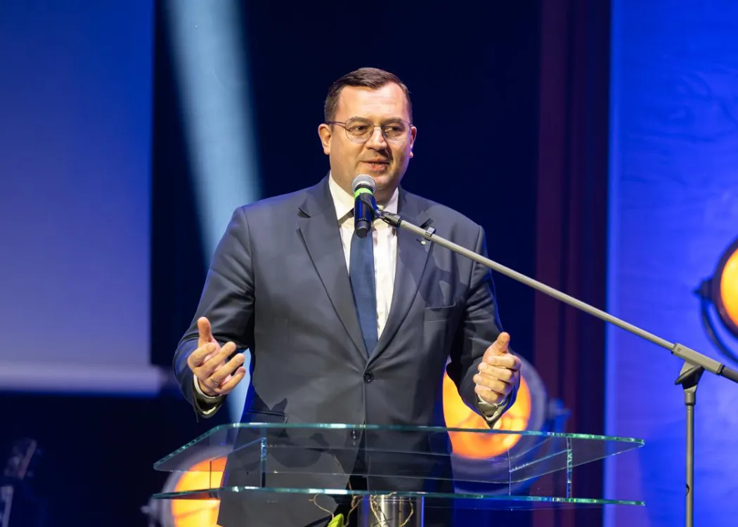 Gala Skrzydła Warmii i Mazur: minister Krajewski przemawia