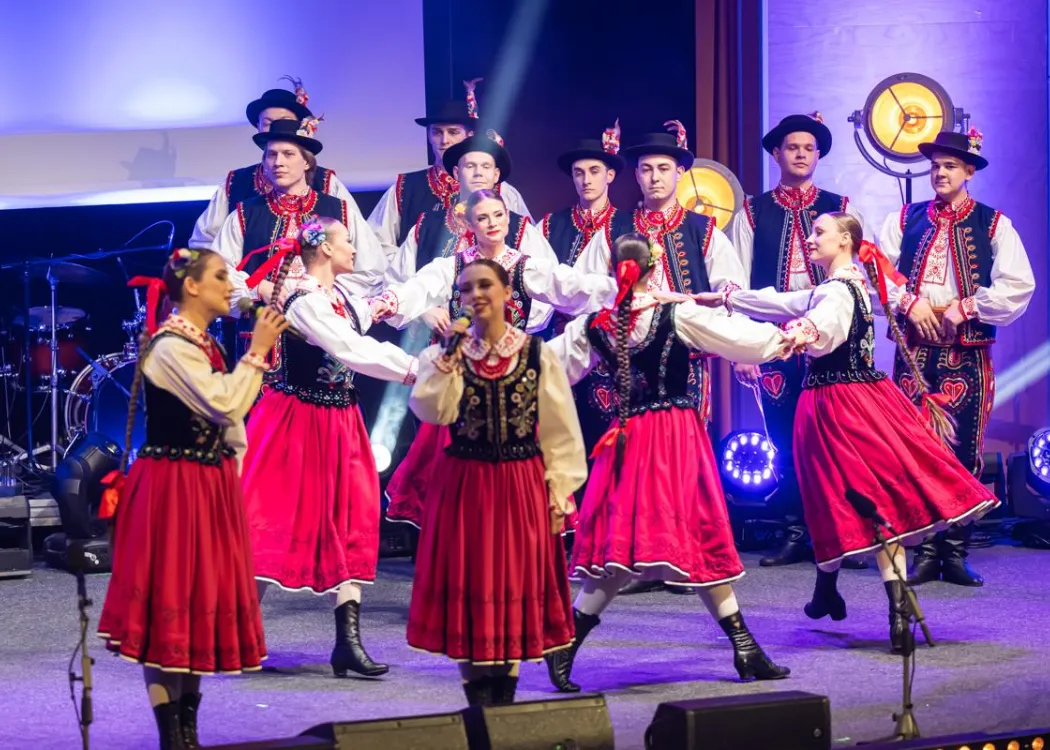 Gala Skrzydła Warmii i Mazur: taniec w strojach ludowych 