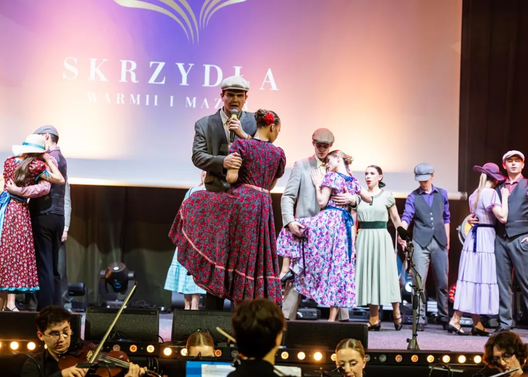 Gala Skrzydła Warmii i Mazur: zespół Kortowo na scenie