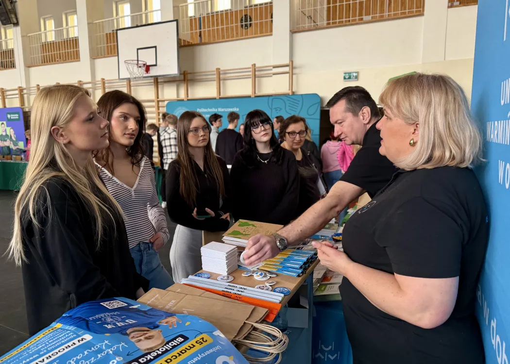 Giełda pomysłów na życie 2026: uczestnicy wydarzenia odwiedzają stoiska Biura ds. studenckich 