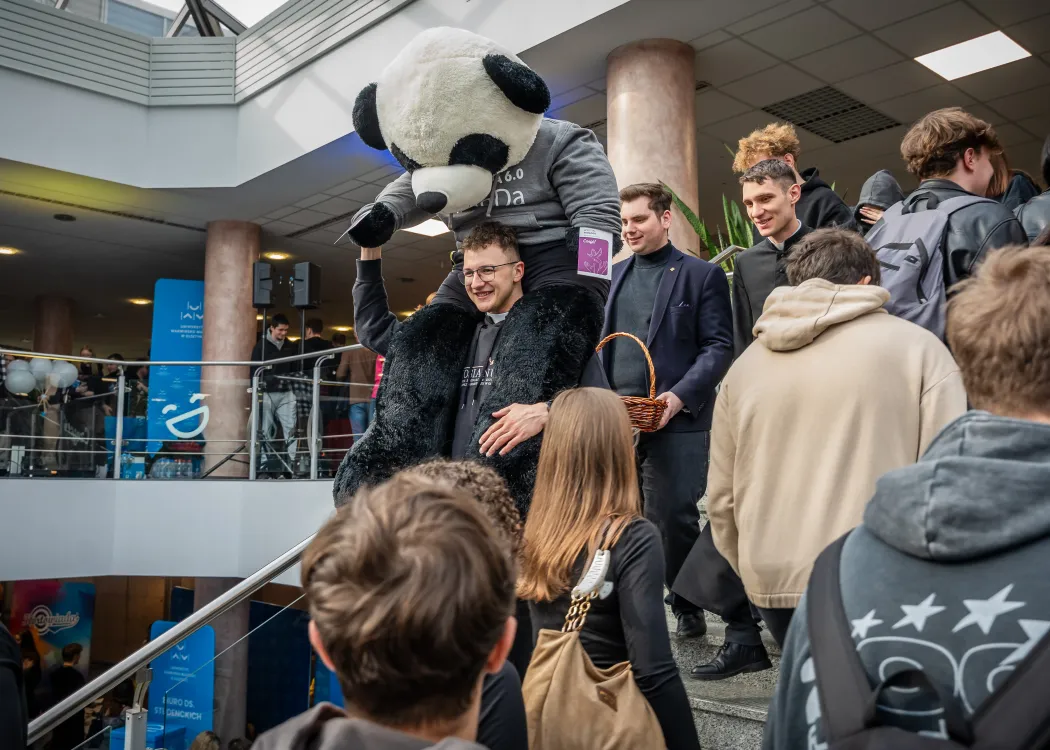 Dzień Otwarty UWM 2026: studenci teologii podczas wydarzenia