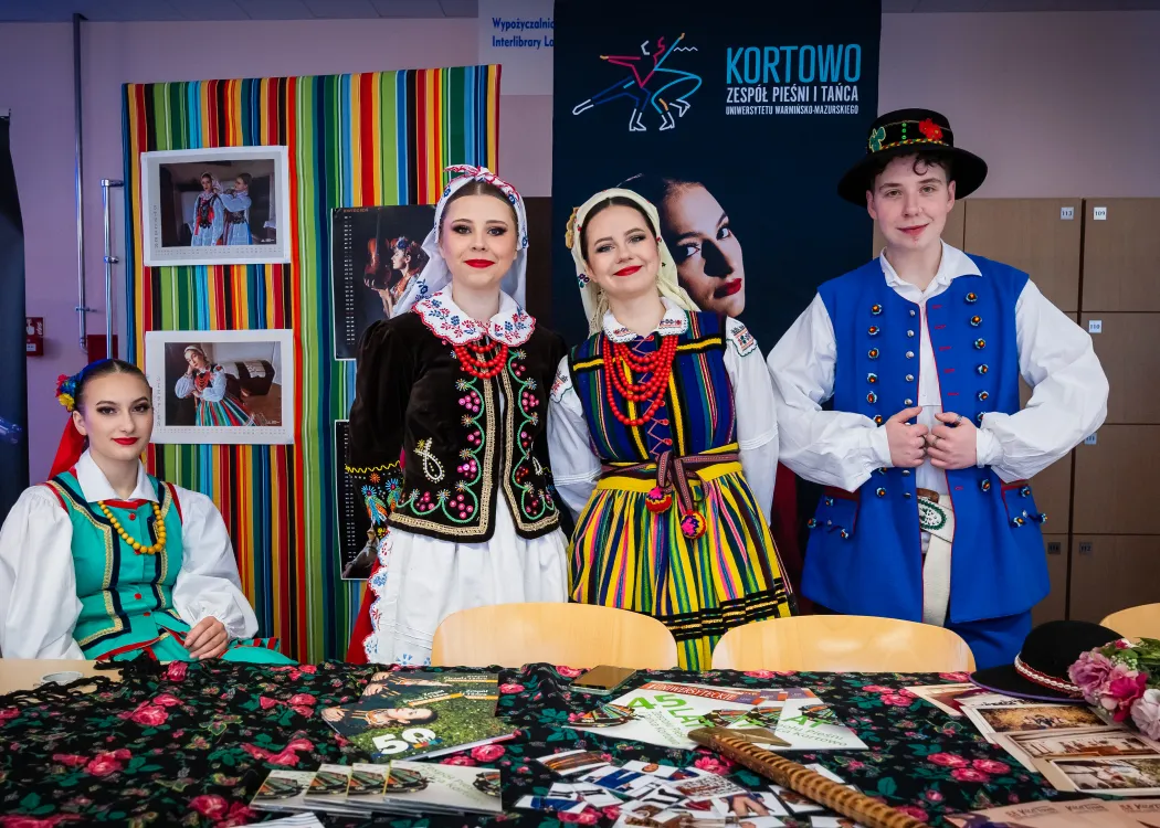 Dzień Otwarty UWM 2026: członkowie Zespołu Pieśni i Tańca "kortowo" 