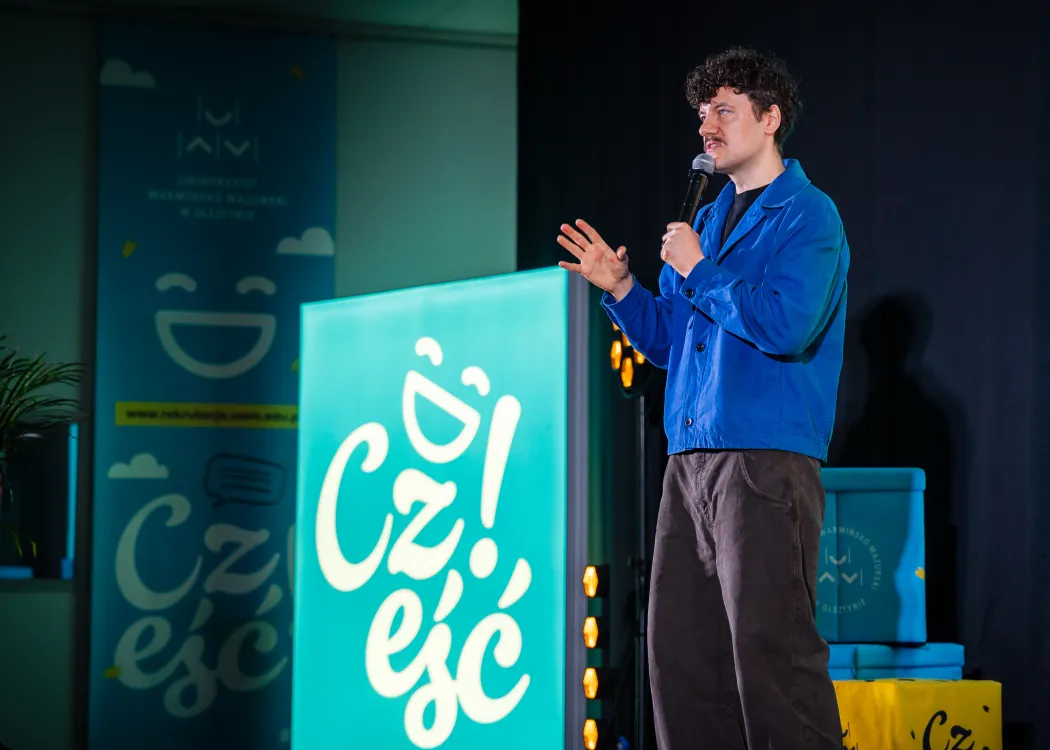 Dzień Otwarty UWM 2026: Konrad Skotnicki podczas swojej prelekcji 