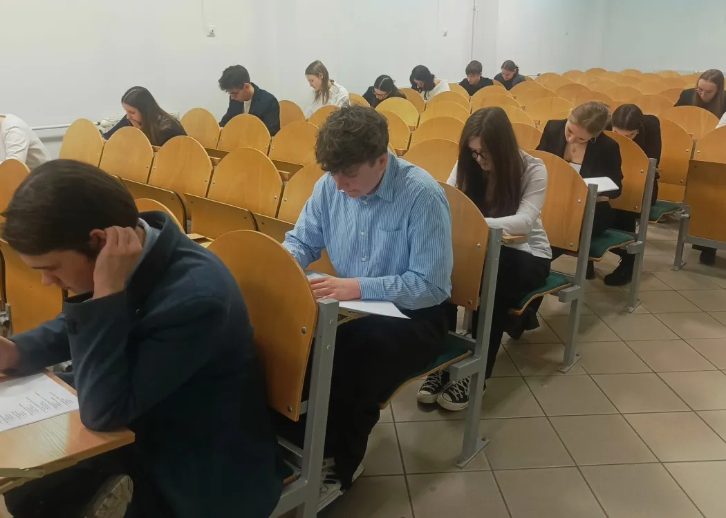 Uczestnicy Olimpiady Wiedzy Ekologicznej na Wydziale Biologii i Biotechnologii UWM. 