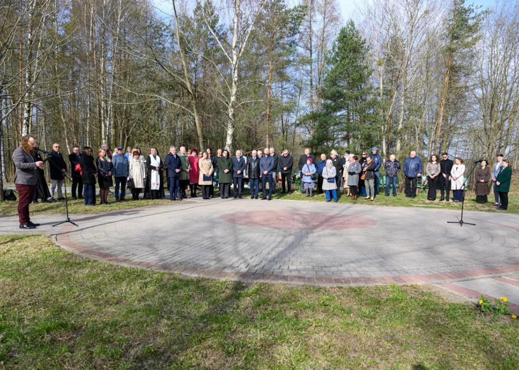 Uroczystość oddania hołdu ofiarom zbrodni katyńskiej w Kortowie. 