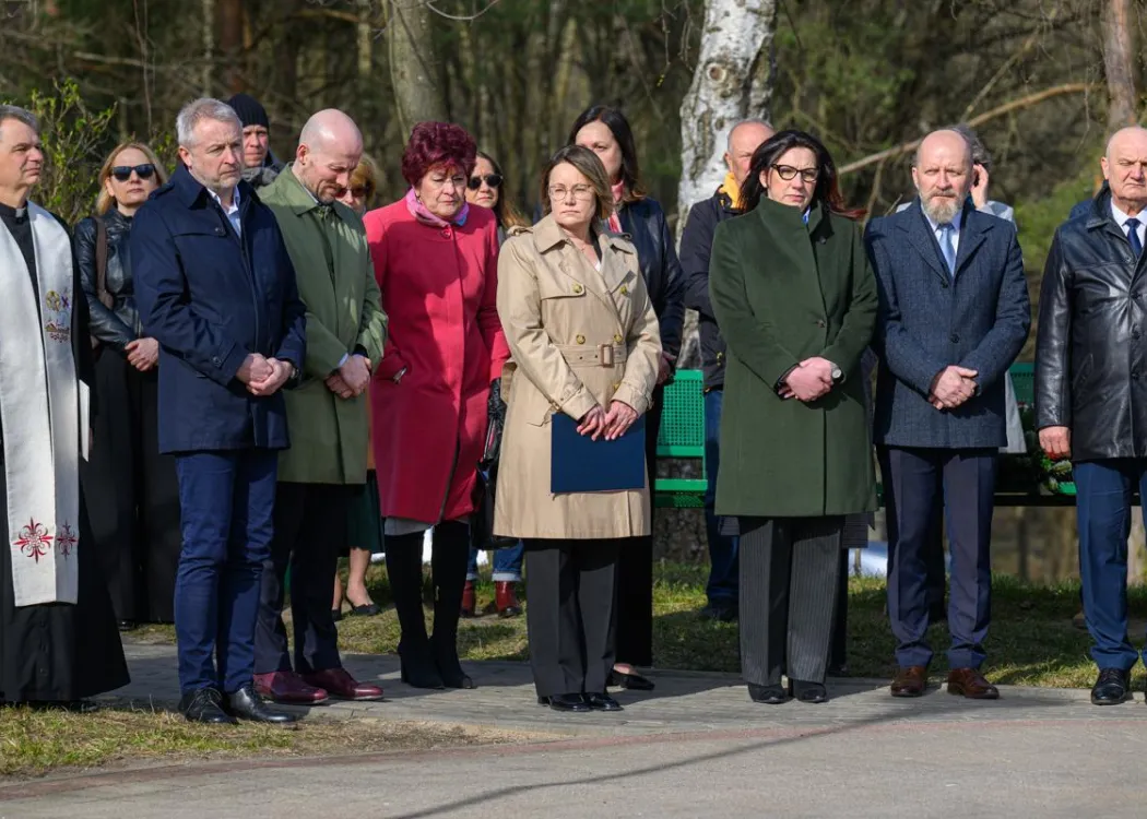 Uroczystość oddania hołdu ofiarom zbrodni katyńskiej w Kortowie. 