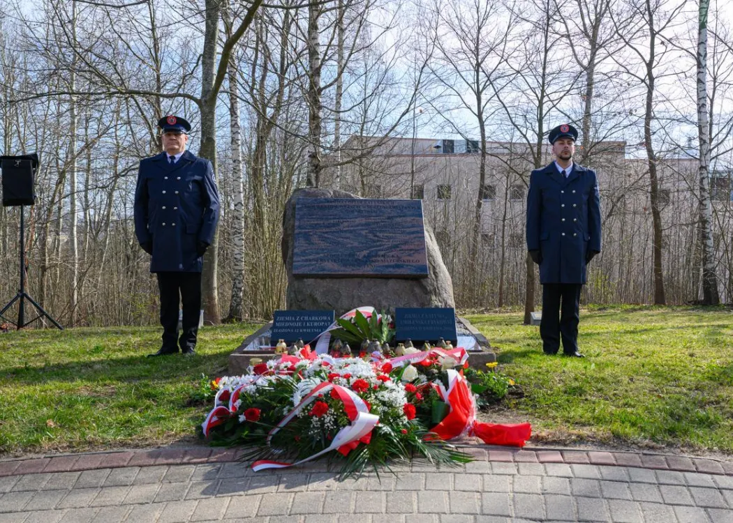 Uroczystość oddania hołdu ofiarom zbrodni katyńskiej w Kortowie. 