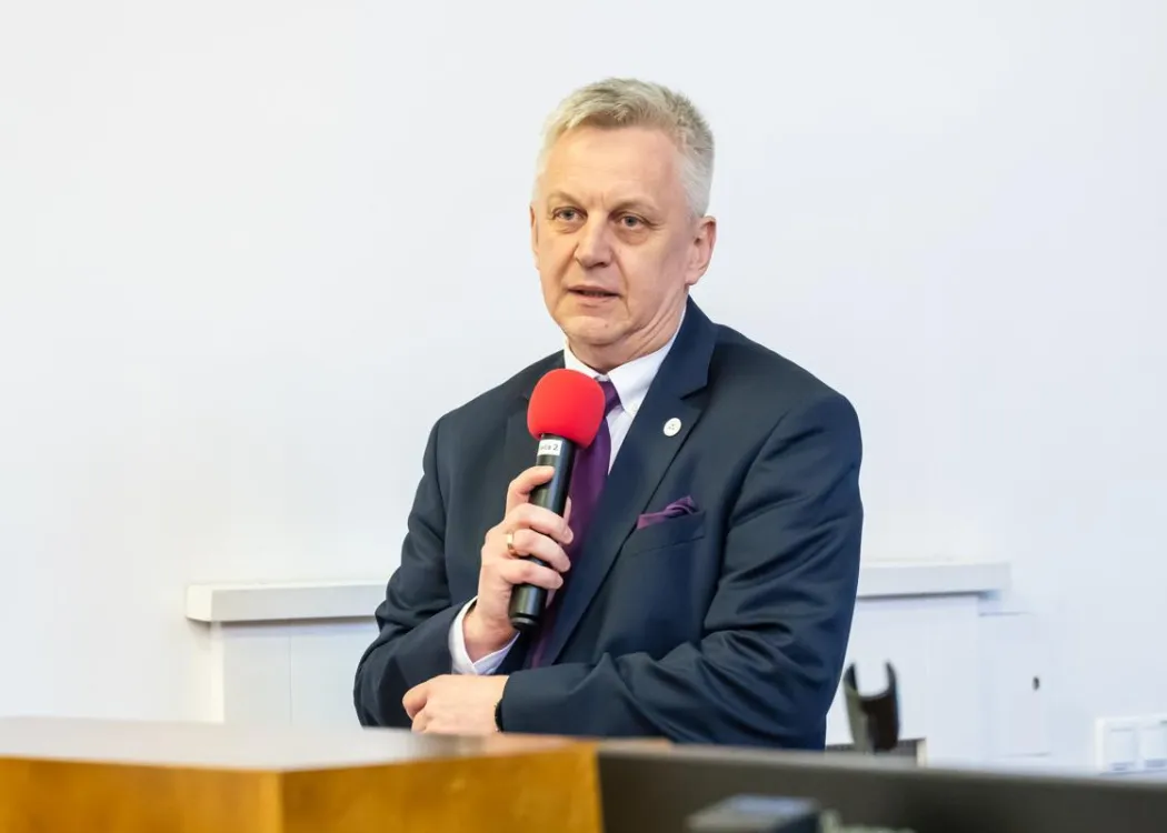 Dziekan przemawia