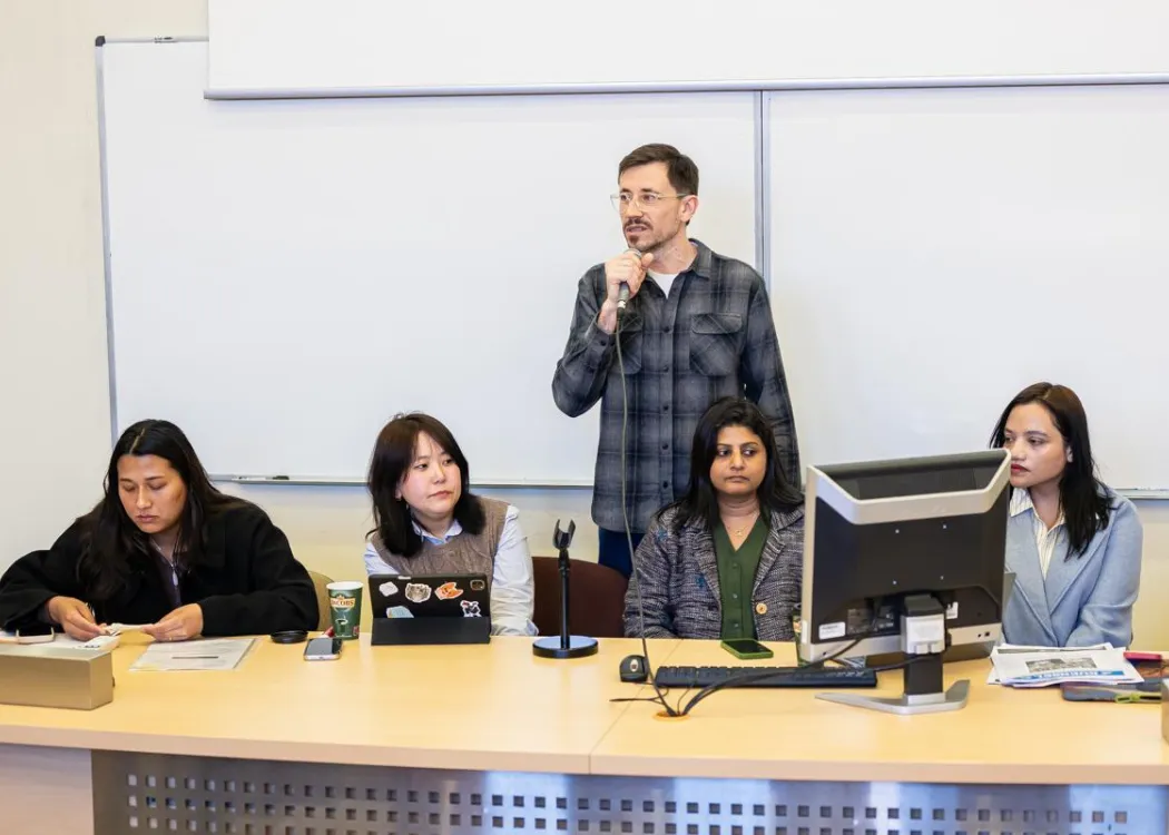 dr Szymon Żyliński i goście z Bhutanu 