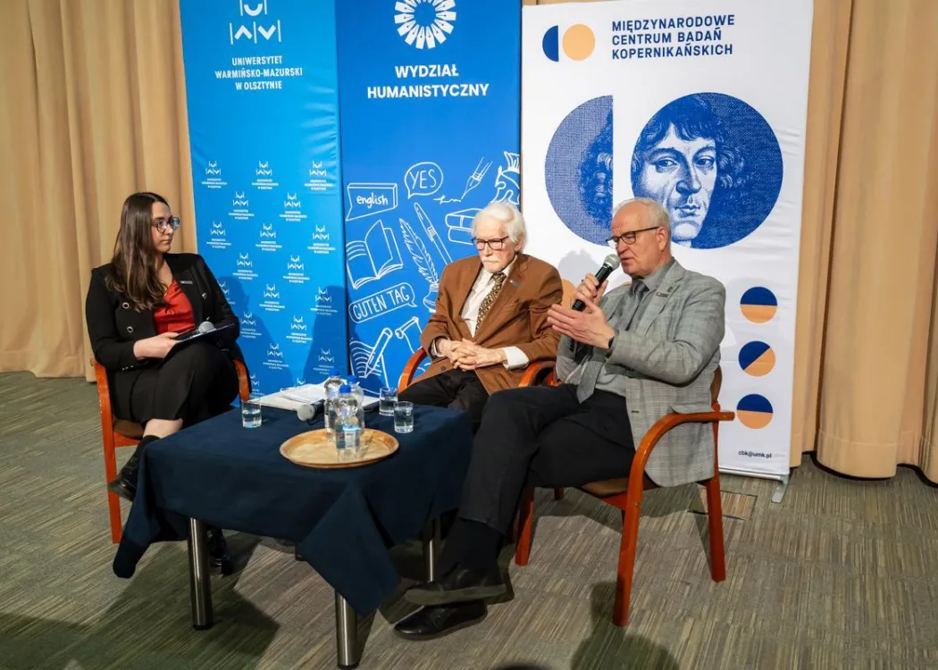 W auli Wydziału Humanistycznego siedzą: Alicja Marika Lubowicka, dr Jerzy Sikorski i prof. Krzysztof Mikulski