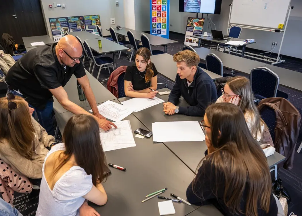 Warsztaty ekologiczne: Mariusz Antolak z młodzieżą 