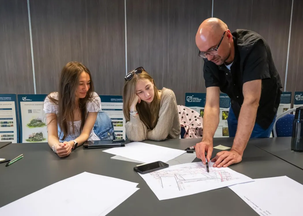 Warsztaty ekologiczne: Mariusz Antolak z młodzieżą 