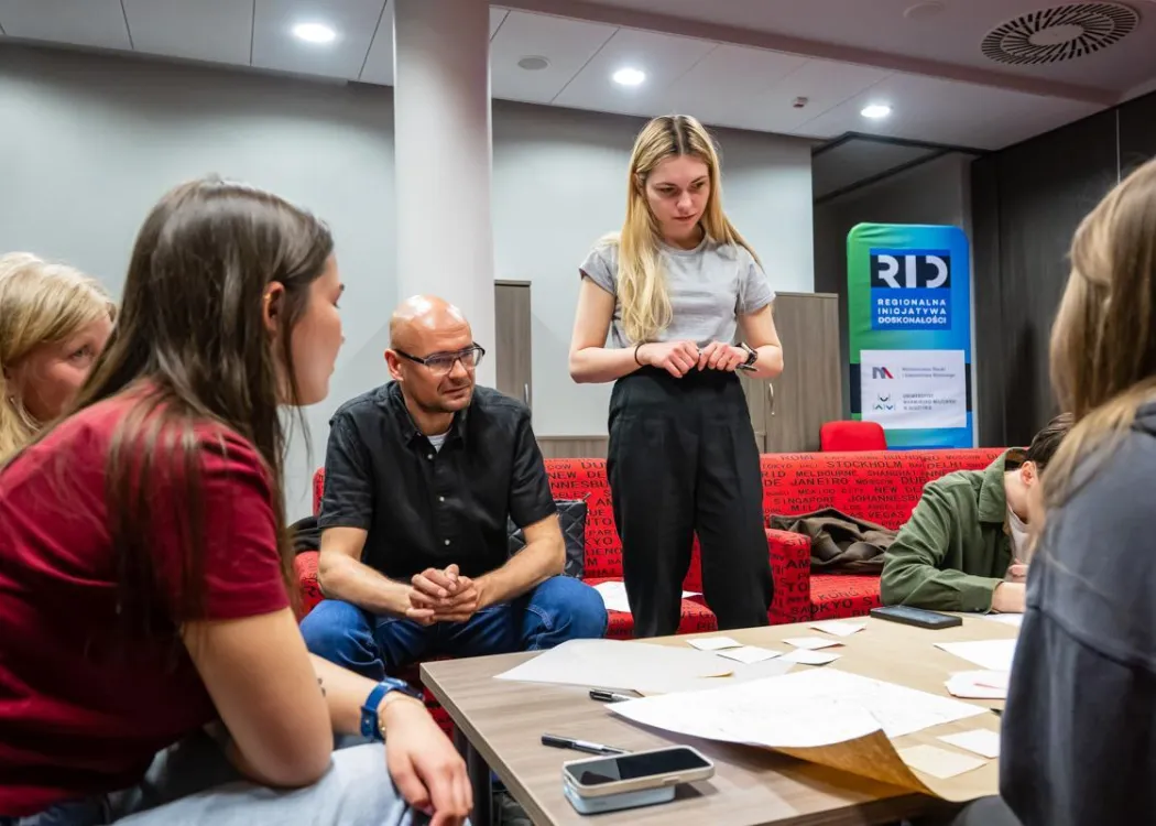 Warsztaty ekologiczne: Mariusz Antolak z młodzieżą 