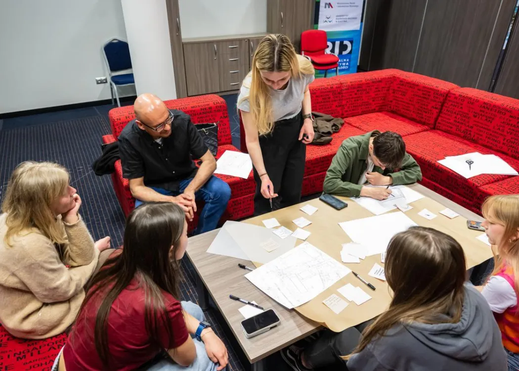 Warsztaty ekologiczne: Mariusz Antolak z młodzieżą 