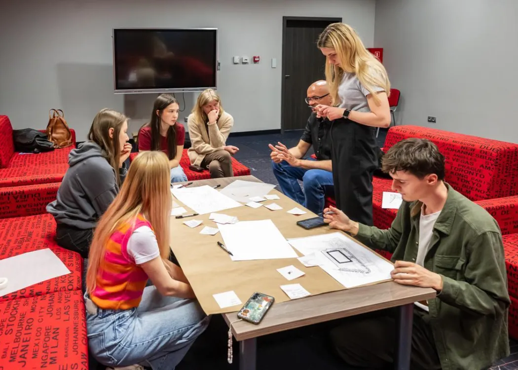 Warsztaty ekologiczne: Mariusz Antolak z młodzieżą 