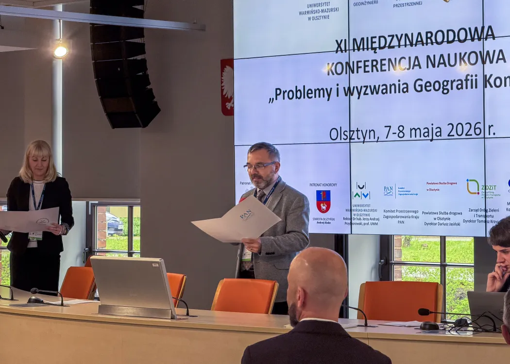Konferencja geografia komunikacji: przemawia gość