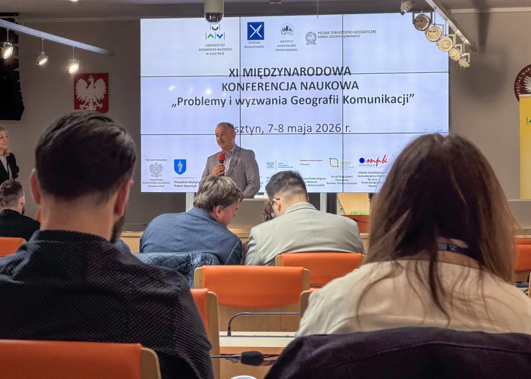 Konferencja geografia komunikacji: przemawia prodziekan