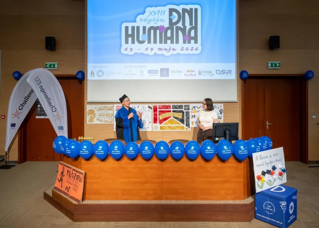 Dni Humana 2026: W Auli Dietrichów stoją prodziekan Wydziału i przewodnicząca RWSS