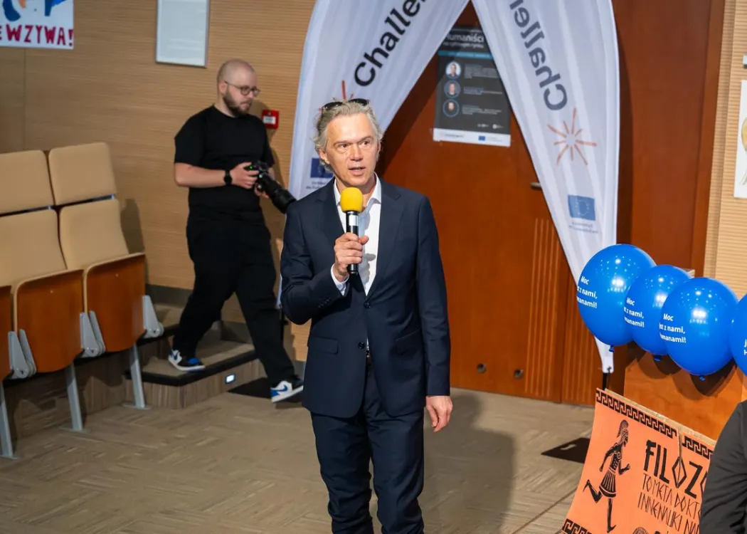 Debata "Human w digitalu" 2026: dziekan WH prof. Mariusz Rutkowski wita uczestników