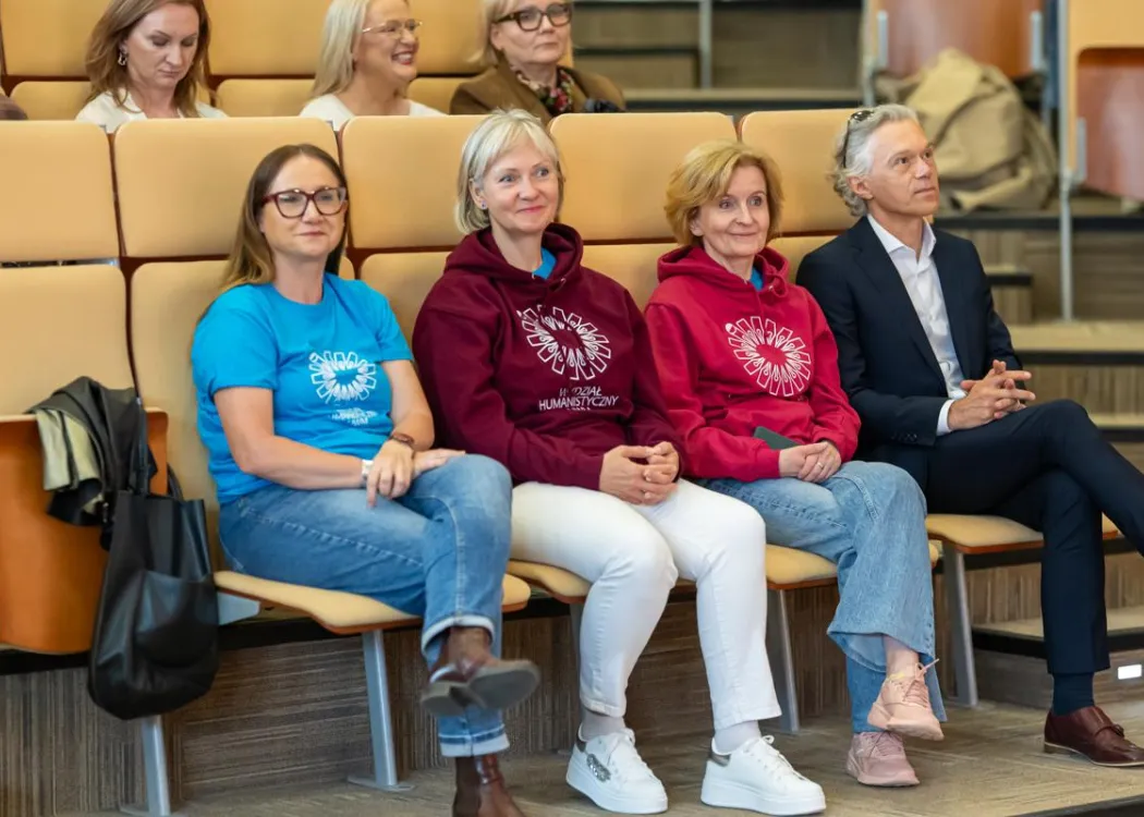Debata "Human w digitalu" 2026: kolegium dziekańskie WH podczas debaty 